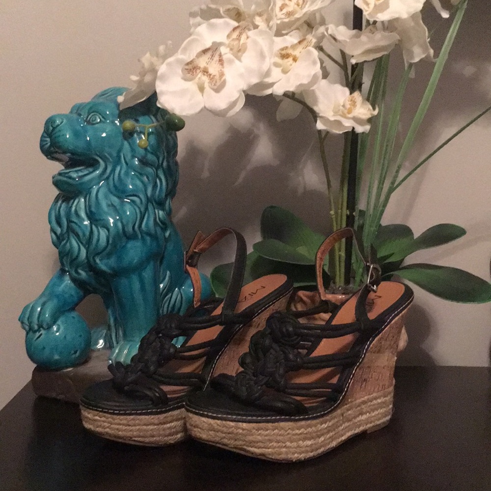 Strapped Wedge Sandle